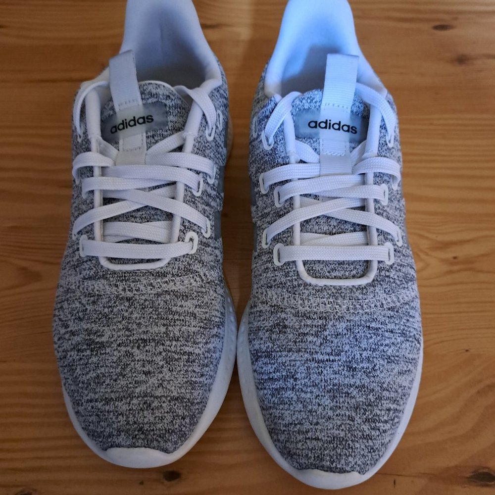 WOMEN'S SIZE 8 ADIDAS CLOUD FOAM COMFORT SHOES